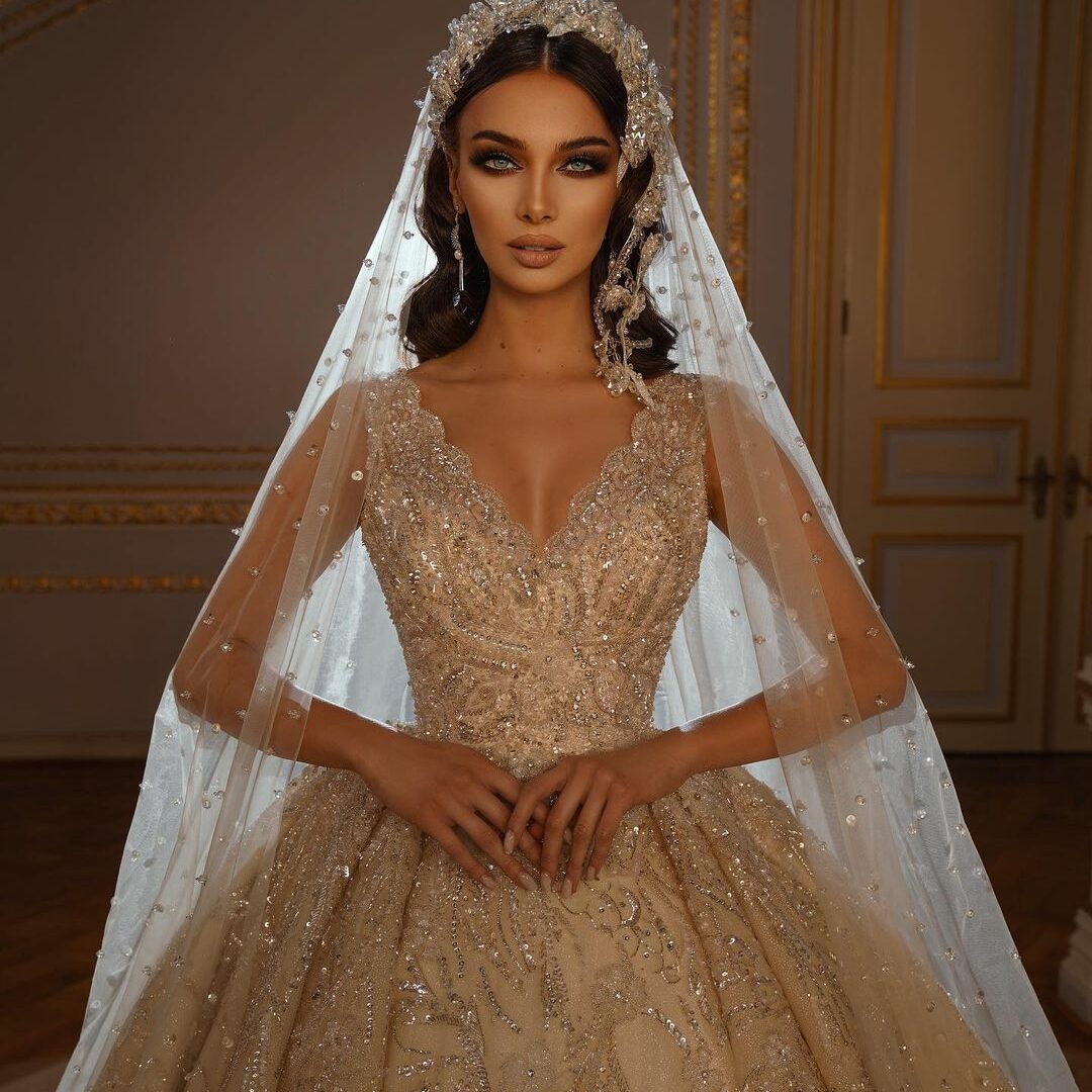 Vestido de novia gitana con pedrería y vuelo